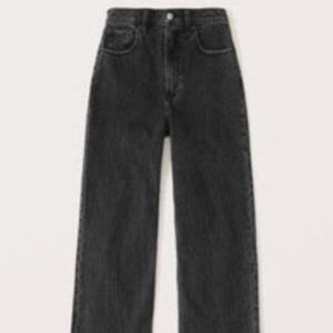 Abercrombie & Fitch | Ultra High Rise Cropped Wide Leg Jeans - Size 27S